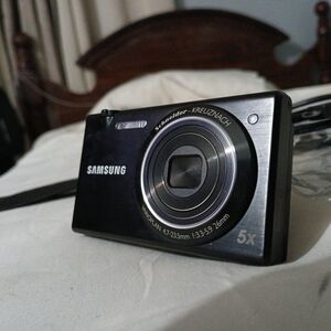 Samsung MV800 Digital Camera